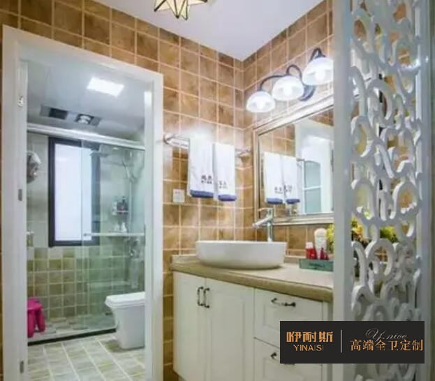 現(xiàn)在大多數(shù)衛(wèi)浴間設(shè)計(jì)是干濕分離式，將面盆獨(dú)立出來，且設(shè)置遠(yuǎn)離門口的地方，打造相對干燥的空間
