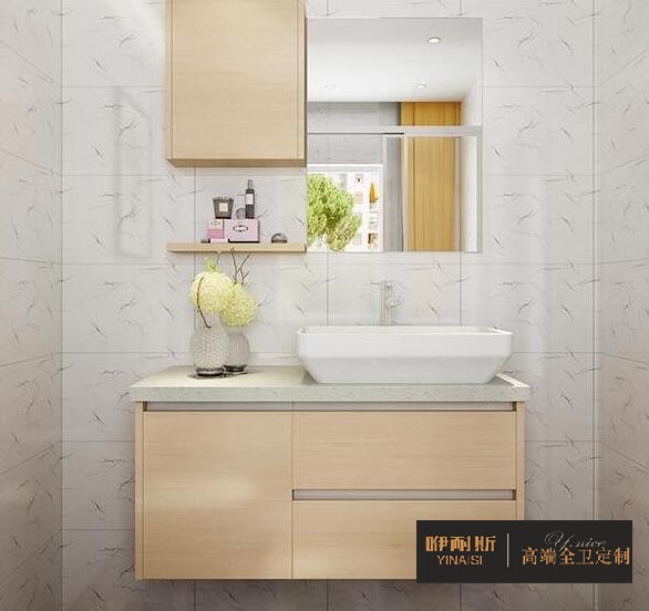 小巧的吊柜，滿足衛(wèi)生間日常收納;設(shè)置隔板，方便洗漱用品擺放。